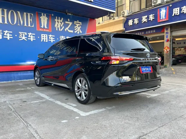 Toyota Sienna — Фото автомобиля 21