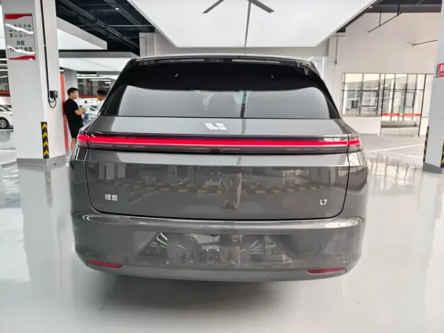 Li Auto L7 — Фото автомобиля 17