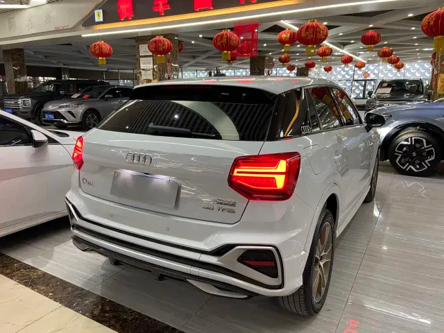 Audi Q2L — Фото автомобиля 6