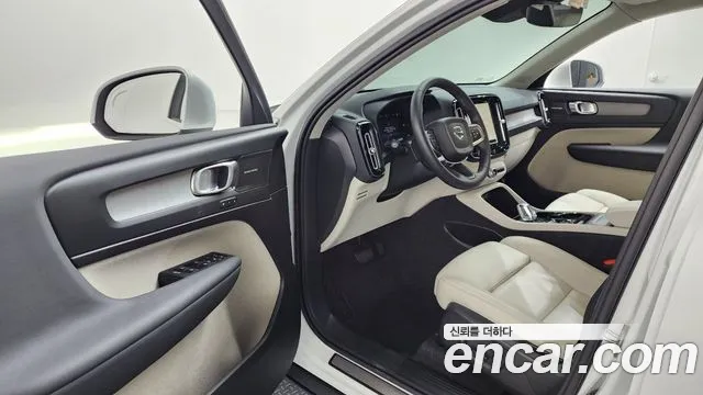 Вольво XC40 B4 Ultra Bright — Фото автомобиля 10