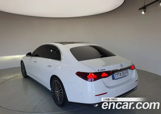 Mercedes-Benz E-Class — Фото автомобиля 3