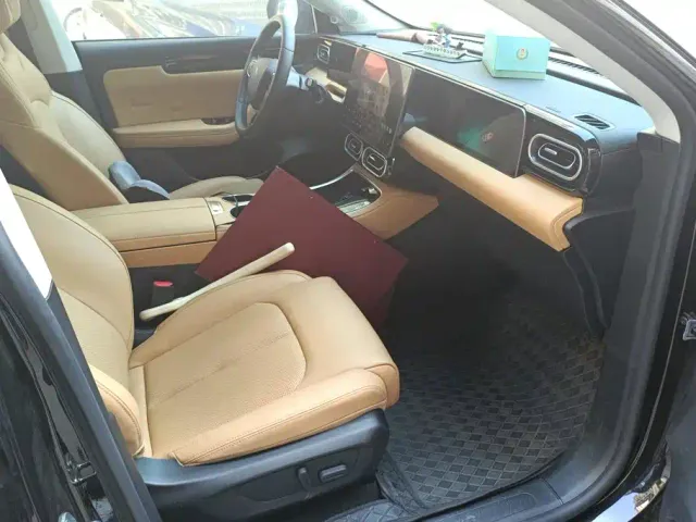 Leapmotor C11 — Фото автомобиля 8