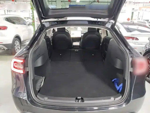 Tesla Model Y — Фото автомобиля 18