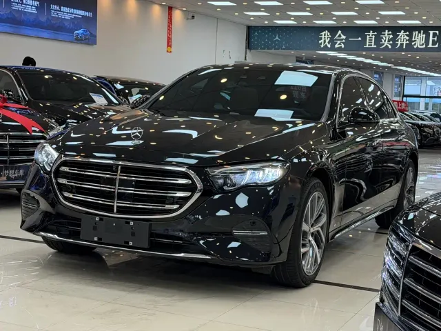 Mercedes-Benz E-Class — Фото автомобиля 3