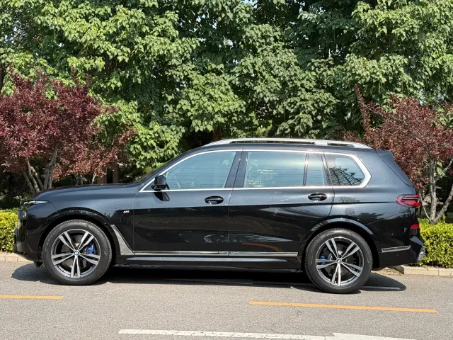 BMW X7 — Фото автомобиля 2