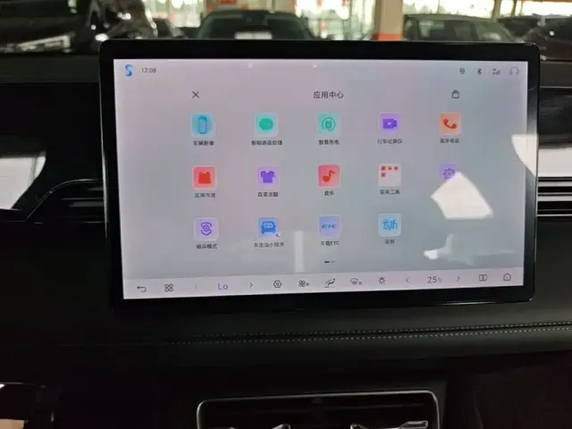 BYD Qin L — Фото автомобиля 12