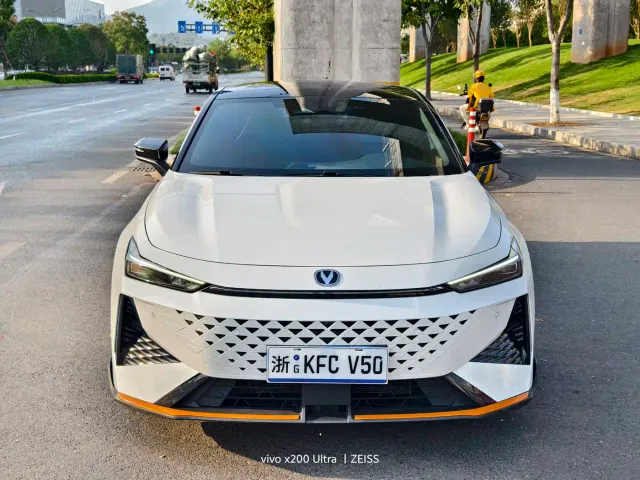 Changan UNI-V — Фото автомобиля 2