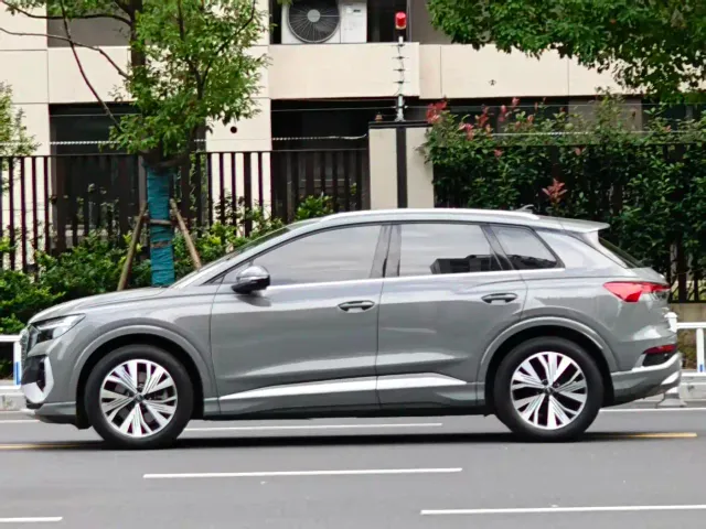Audi Q4 e-tron — Фото автомобиля 13