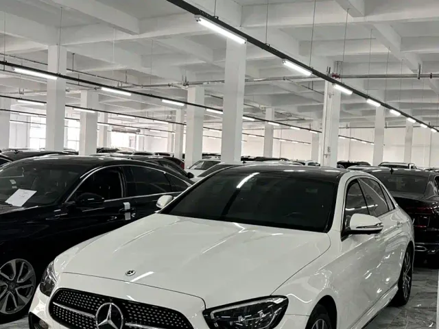 Mercedes-Benz E-Class — Фото автомобиля 4