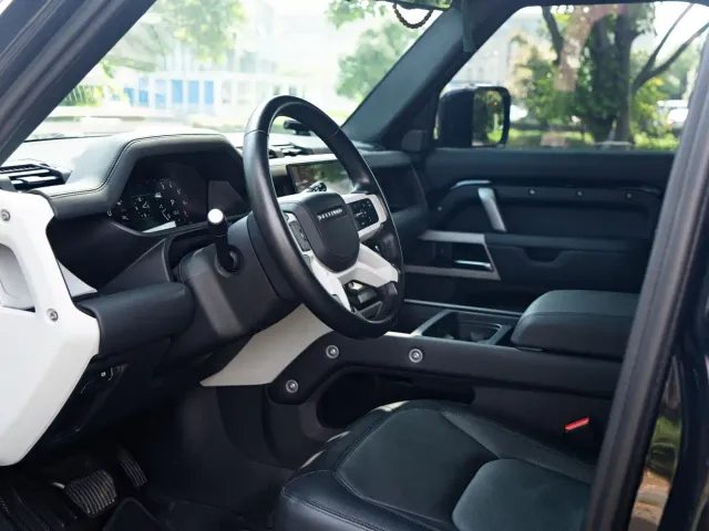 Land Rover Defender — Фото автомобиля 7