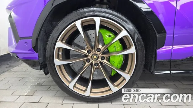 Lamborghini Urus — Фото автомобиля 2