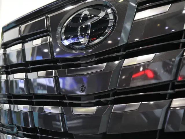 Toyota Alphard — Фото автомобиля 4