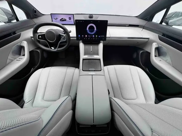 Luxeed S7 — Фото автомобиля 10