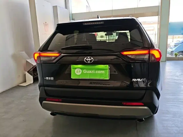 Toyota RAV4 — Фото автомобиля 5