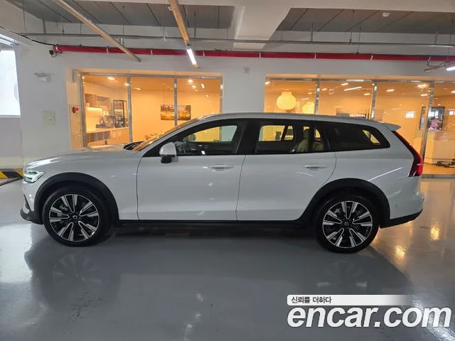Volvo V60 — Фото автомобиля 5
