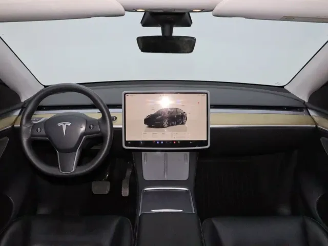 Tesla Model Y — Фото автомобиля 14