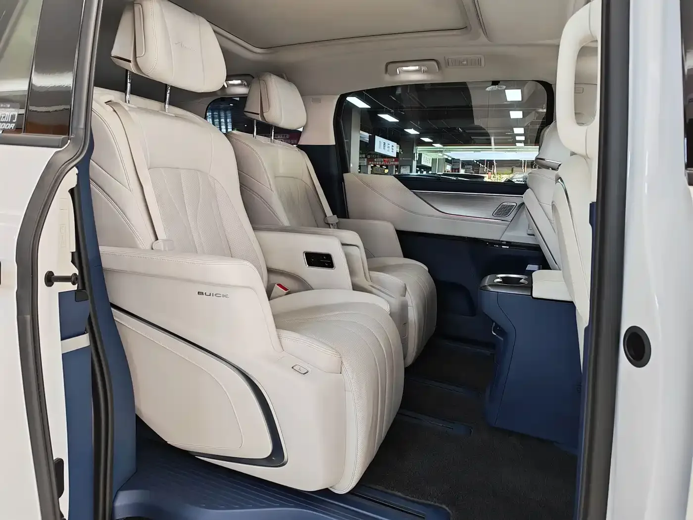 Buick Buick GL8 New Energy 2024 Land Honor Luxury Edition 6-Seater — Фото автомобиля 6
