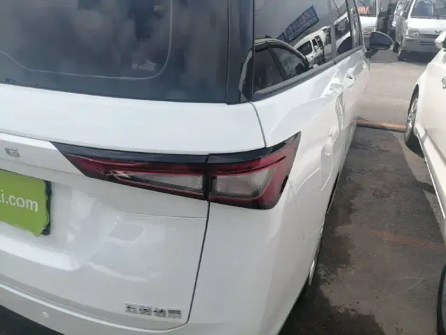 Wuling Jiachen — Фото автомобиля 7