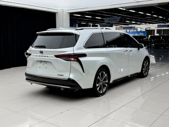 Toyota Sienna — Фото автомобиля 12