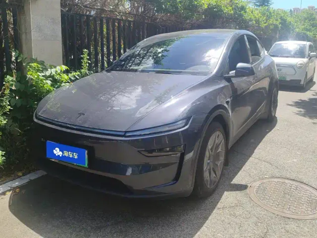 Фотография автомобиля — Tesla Model Y L