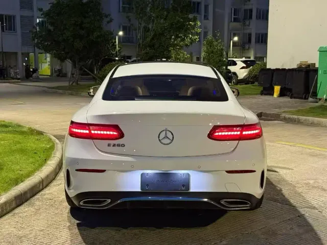 Mercedes-Benz E-Class — Фото автомобиля 9