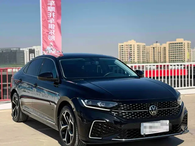 Volkswagen Passat — Фото автомобиля 3
