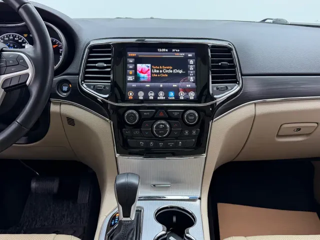 Jeep Grand Cherokee — Фото автомобиля 11