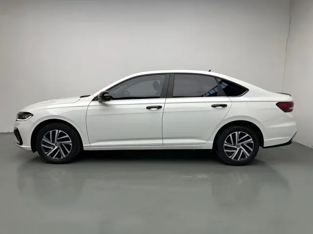 Volkswagen Lavida — Фото автомобиля 3