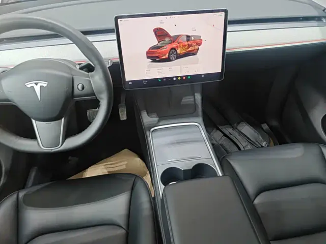 Tesla Model Y — Фото автомобиля 8