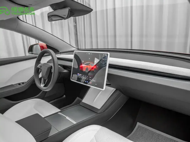 Tesla Model 3 — Фото автомобиля 15