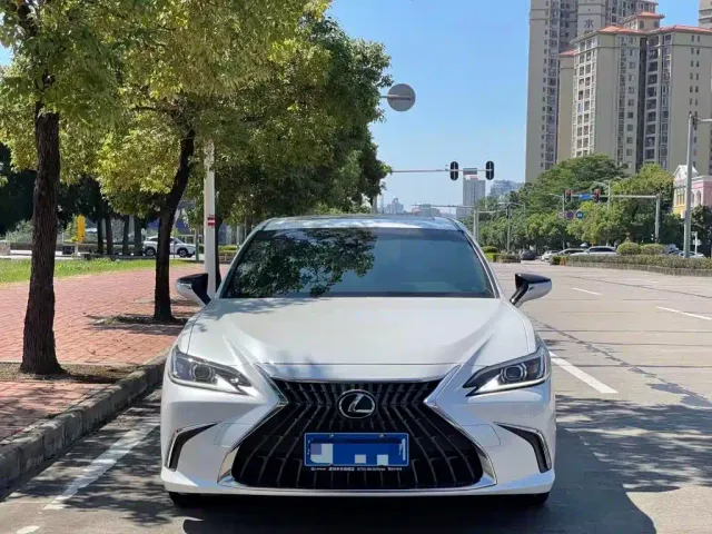 Lexus ES — Фото автомобиля 2