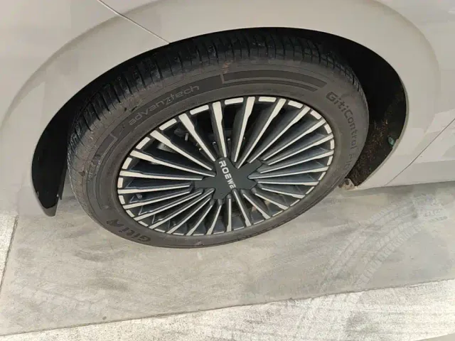 Roewe M7 DMH — Фото автомобиля 22