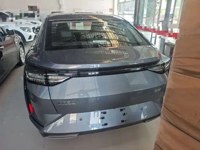 Dongfeng Yixuan — Фото автомобиля 5