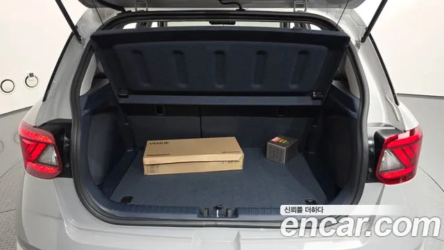 Hyundai Venue — Фото автомобиля 16