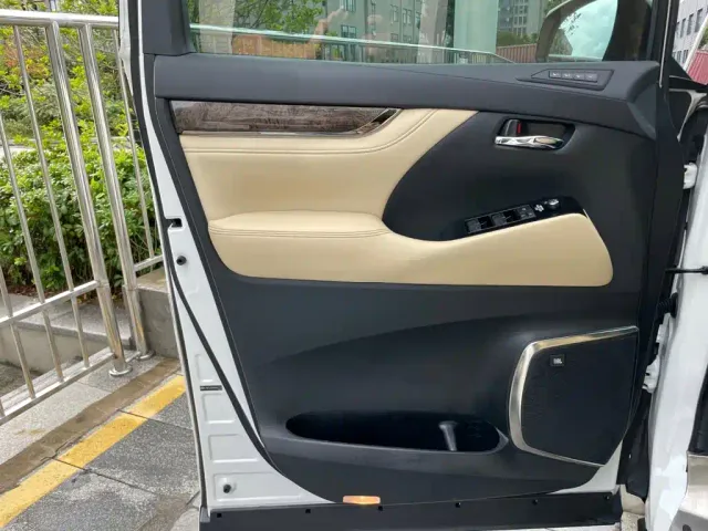 Toyota Vellfire — Фото автомобиля 10