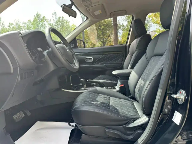 Mitsubishi Outlander — Фото автомобиля 8