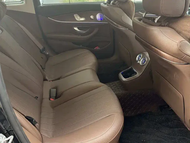 Mercedes-Benz E-Class — Фото автомобиля 6