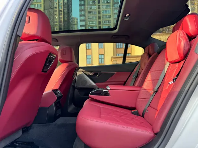 BMW 5 Series — Фото автомобиля 9