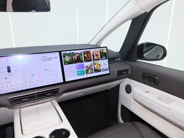 Li Auto MEGA — Фото автомобиля 22