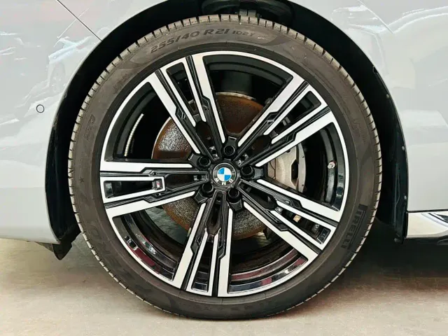 BMW 7 Series — Фото автомобиля 26