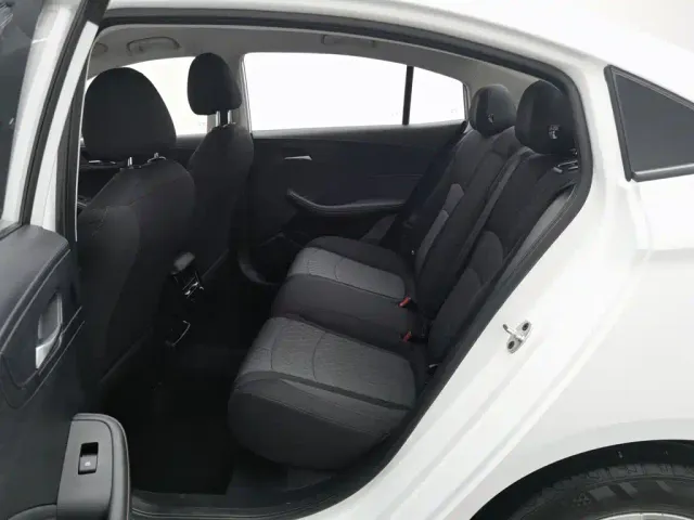 Roewe i5 — Фото автомобиля 15