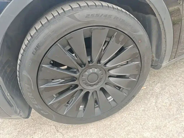 Tesla Model Y — Фото автомобиля 22