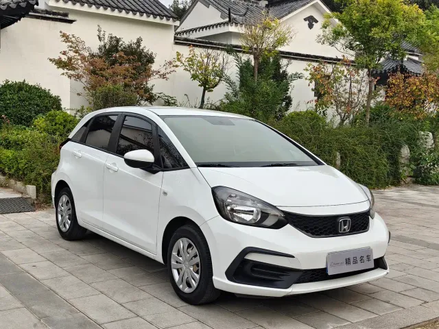 Honda Fit — Фото автомобиля 3