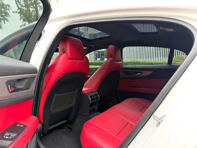 Jaguar XEL — Фото автомобиля 3