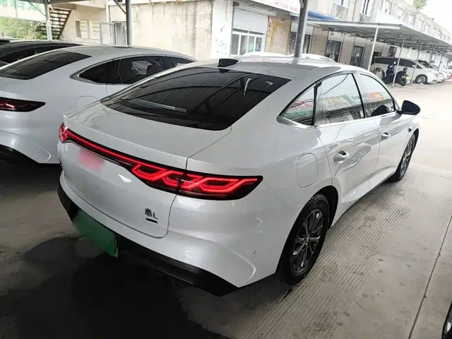 BYD Qin L — Фото автомобиля 6