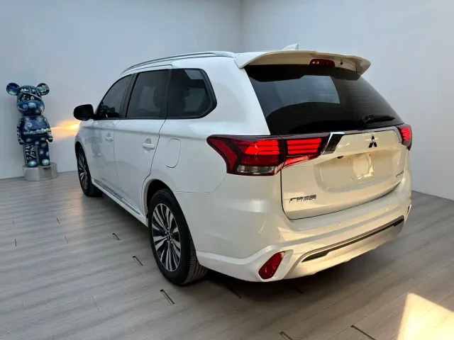 Mitsubishi Outlander — Фото автомобиля 3