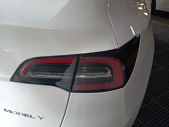 Tesla Model Y — Фото автомобиля 7