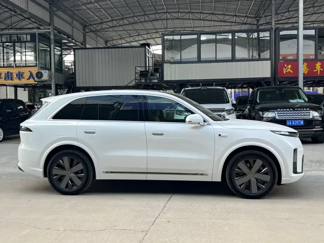 Li Auto L8 — Фото автомобиля 6