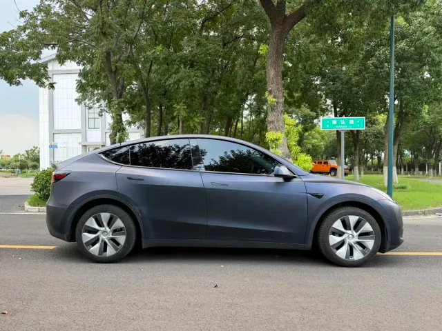 Tesla Model Y — Фото автомобиля 4