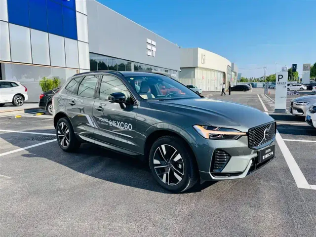Volvo XC60 — Фото автомобиля 8